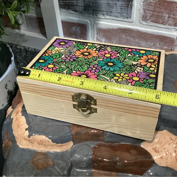 Solid Wood Keepsake / Trinket Box w/ beautifully painted or colored lid - Nice - Picture 10 of 12